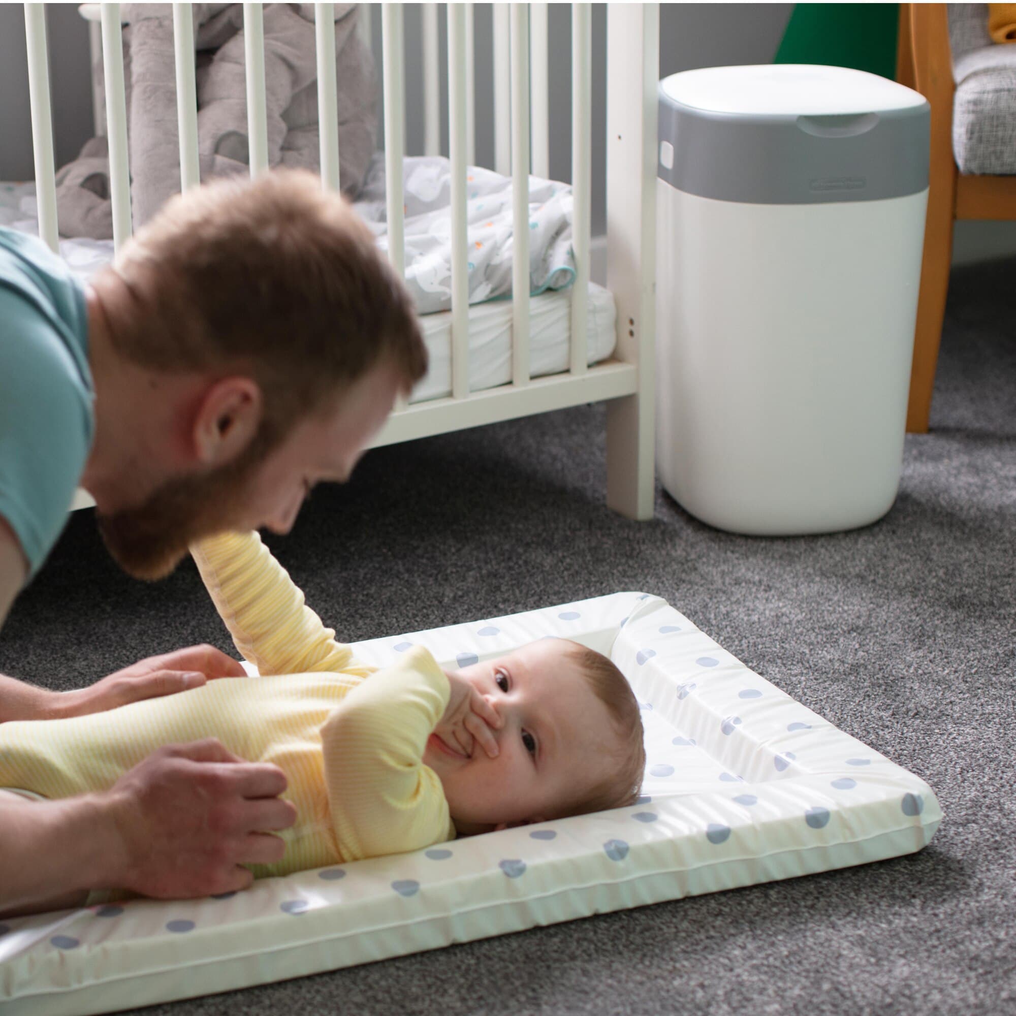 Pachet Cos pentru scutece + 4 Rezerve Tommee Tippee Sangenic Twist and Click Reciclabil, Alb/Gri — imaginea 4