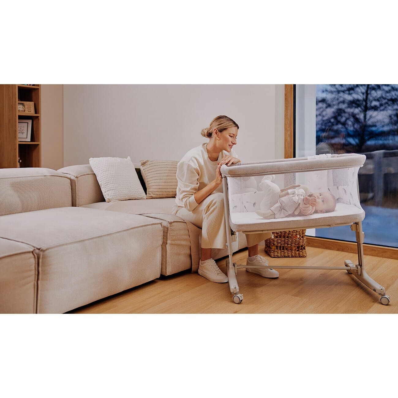 Patut co-sleeper, Lionelo, Aurora, 3 in 1, Cu leganare si setare unghiulara, Include saltea cu densitate T25 si geanta transport, Reglabil in 5 pozitii, Pana la 9 kg, 0 luni+, 85x60x66 cm, Certificari EN 1130:2019+AC:2020, EN 16890:2, Bej — imaginea 4