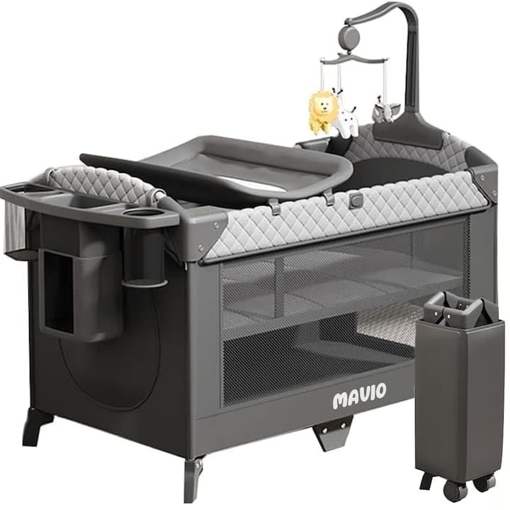 Patut Bebelusi Mavio®, Model NovaLux, Pliabil pentru Copii 0-36 luni, Portabil, 122x66 cm, 2 Etaje, Masa Infasat, Carusel Jucarii, Fermoar Laterial, Plasa Elastica, Geanta Transport Calatorie, Roti cu Sistem Blocare, Greutate Maxima 15 kg, Saltea Inclusa